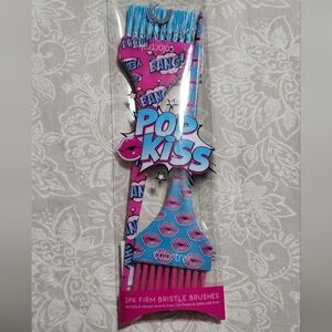 Pop Kiss Firm Bristle Brushes